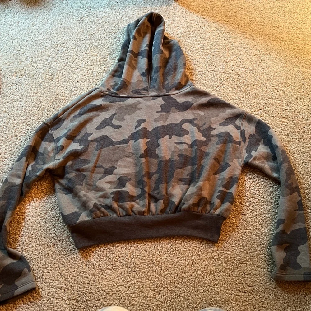 BP Cropped Camo Hoodie - Picture 2 of 3